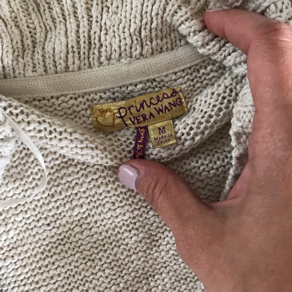 Sweater. - Picture 5 of 5